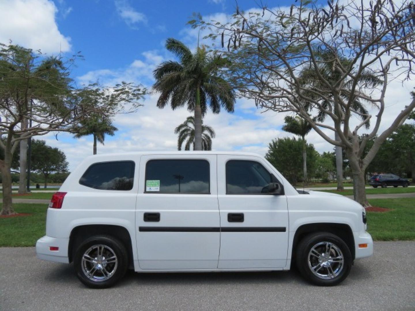 2012 White /Black with an 4.6L V8 engine, Automatic transmission, located at 4301 Oak Circle #19, Boca Raton, FL, 33431, (954) 561-2499, 26.388861, -80.084038 - You are looking at a Gorgeous 2012 Mobility Ventures MV1 Handicap Wheelchair Conversion Van with 64K Original Miles, 4.6L Ford V8, Bleack Leather Type Interior, Alloy Wheels, Power Side Entry Wheelchair Lift with Long Ramp and Short Ramp Function, Q Lock 150 EZ Lock, L-Track Tie Down System, Back Up - Photo#4